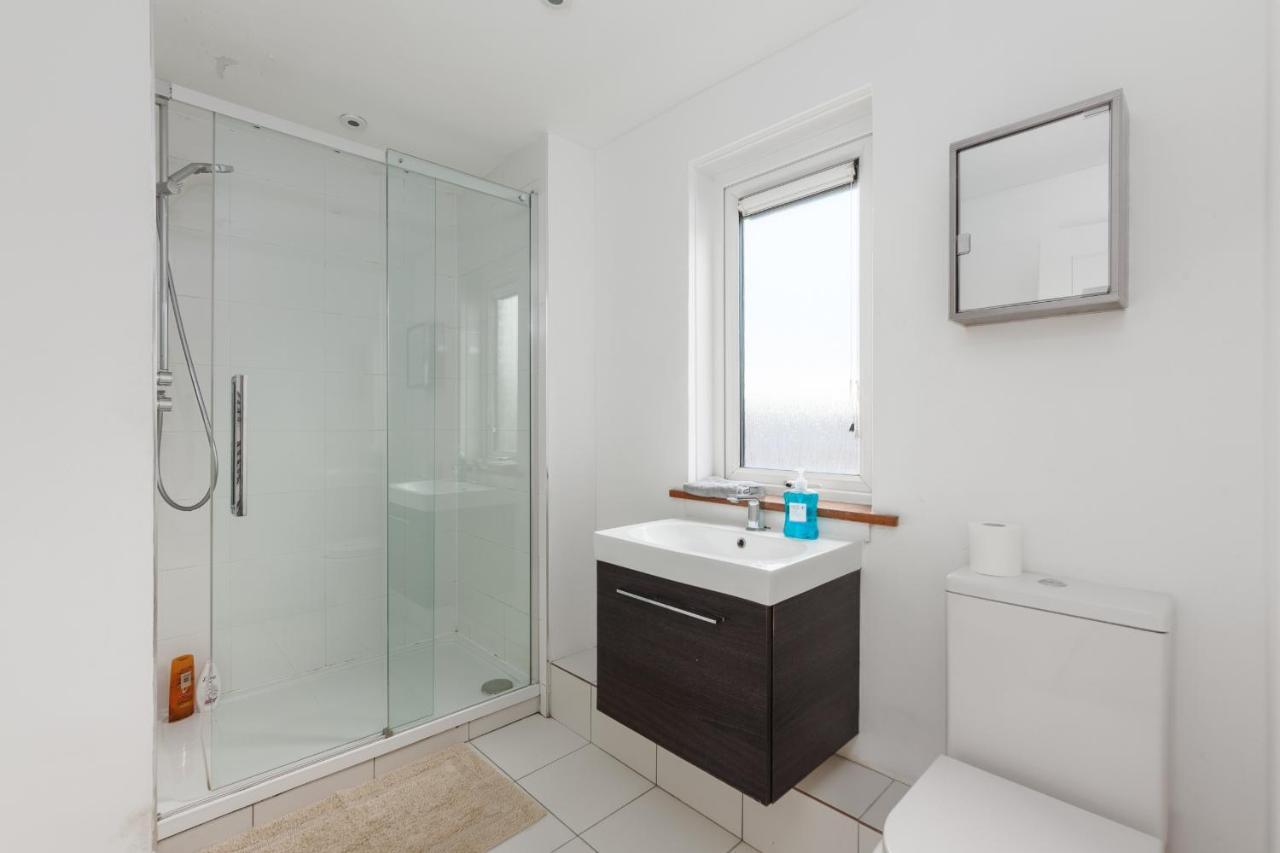 White City Apartment Лондон Экстерьер фото