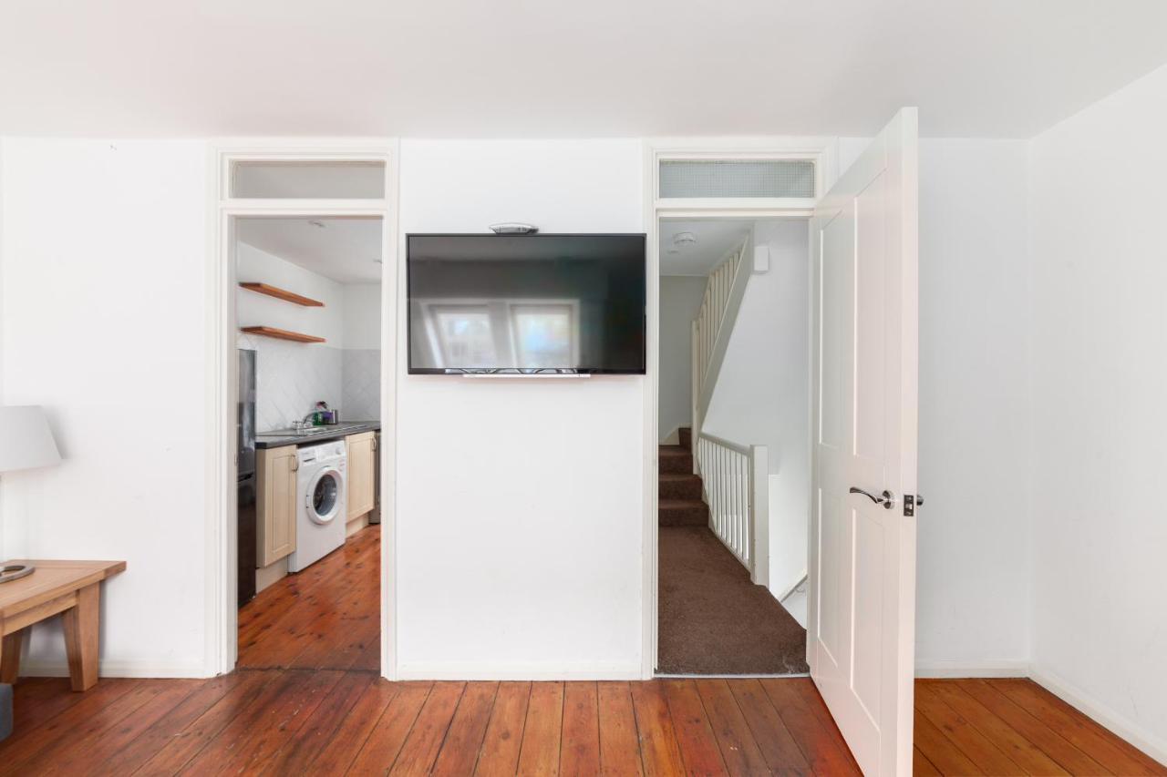 White City Apartment Лондон Экстерьер фото