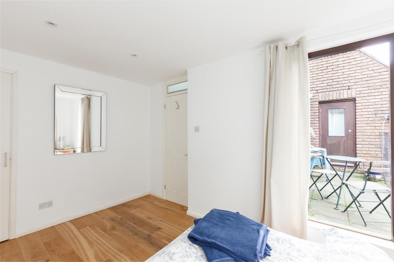 White City Apartment Лондон Экстерьер фото